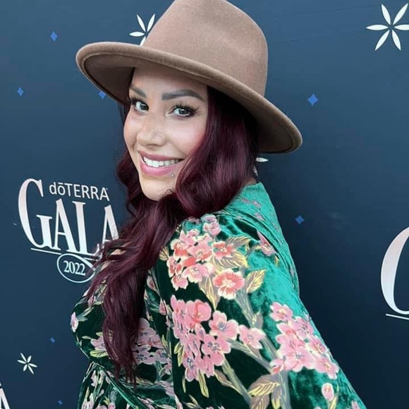 Meet your Posher, Kaydee - Picture 1 of 1